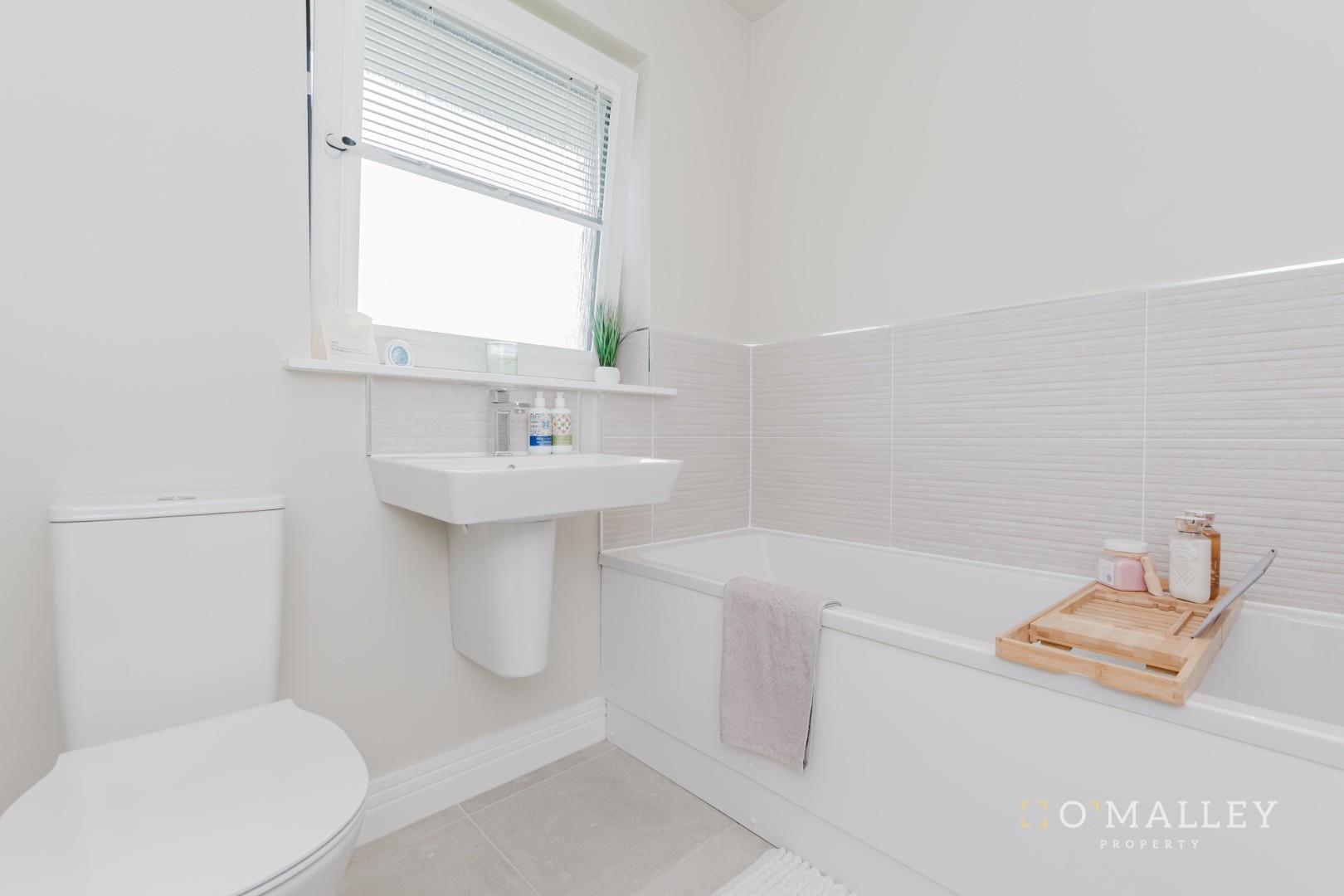 16Alexander_Coatbridge_Bathroom_01.jpg
